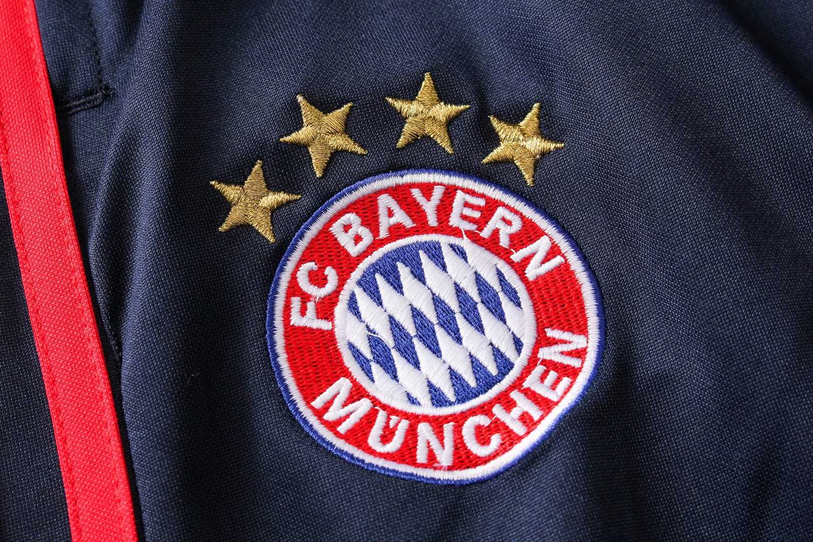 2019/20 Bayern Munich Low Neck Red Mens Soccer Training Suit(Jacket + Pants)