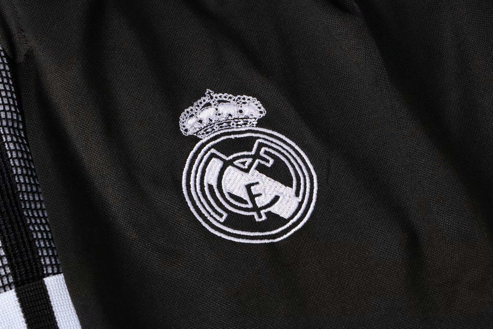 Real Madrid White Soccer Training Suit Mens 2021/22 