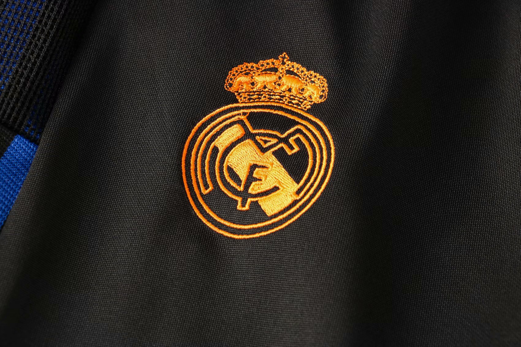 Real Madrid Black Soccer Training Suit Jacket + Pants Mens 2021/22 
