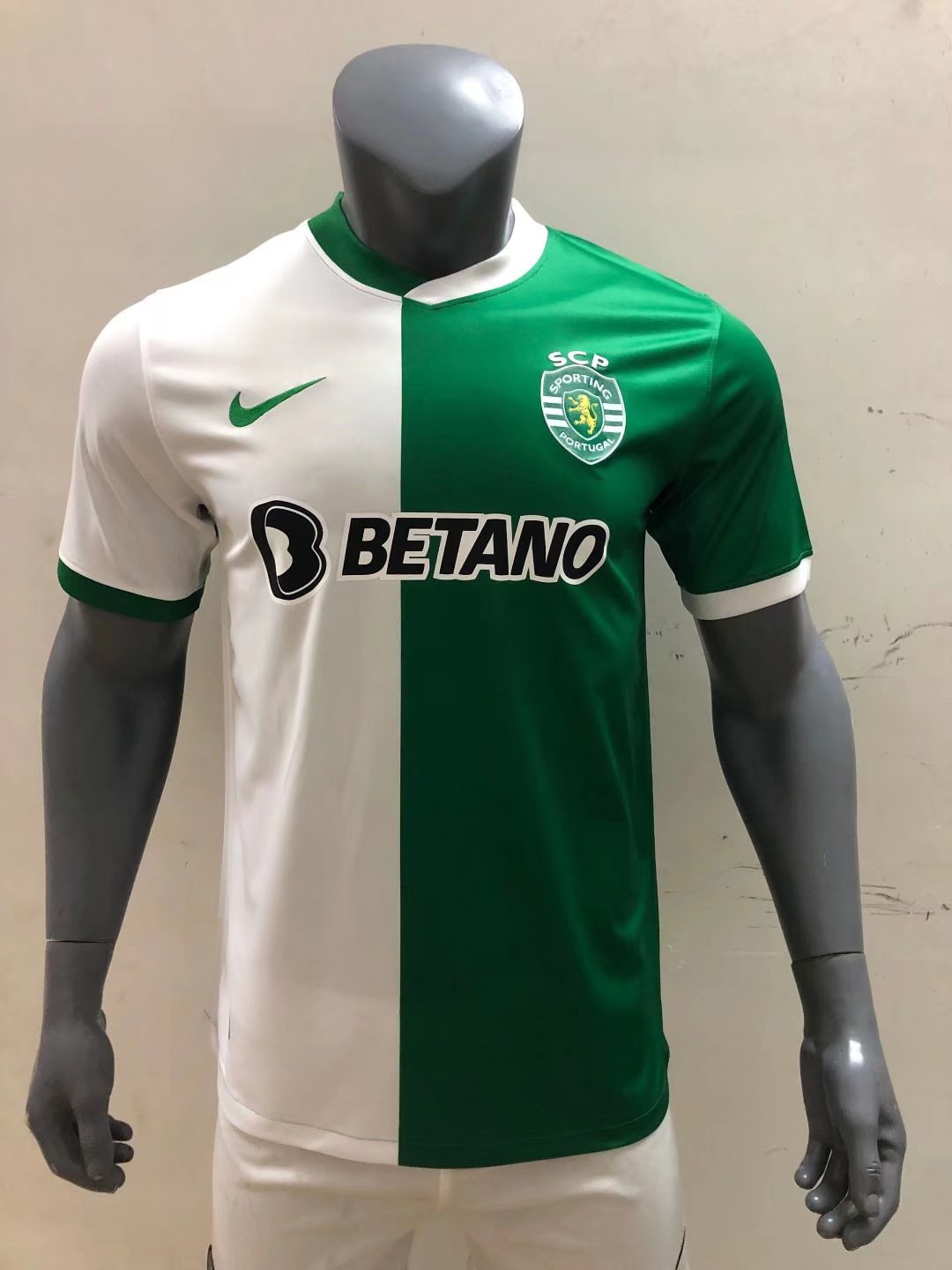 Sporting Portugal Camisola Soccer Jersey Replica Stromp Mens 2021/22