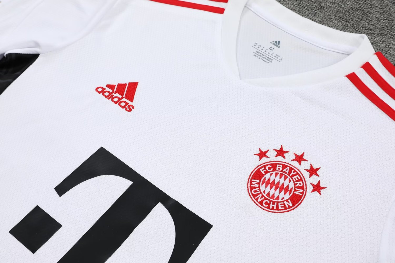 Bayern Munich Soccer Jersey + Short Replica White 2022/23 Mens
