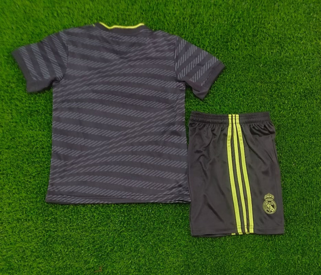 Real Madrid Soccer Jersey + Short Replica Third Youth 2022/23