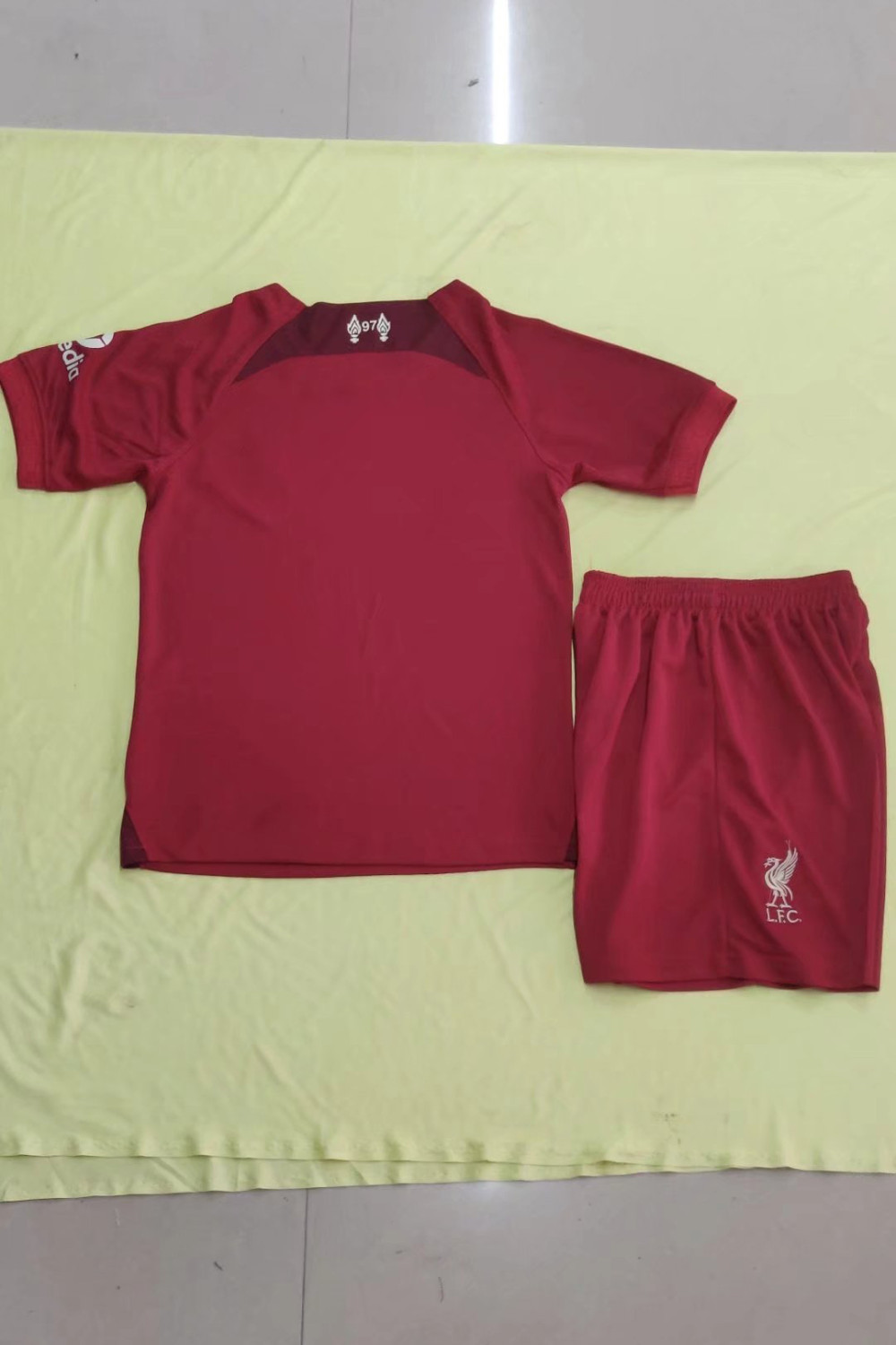 Liverpool Soccer Jersey + Short Replica Home Youth 2022/23
