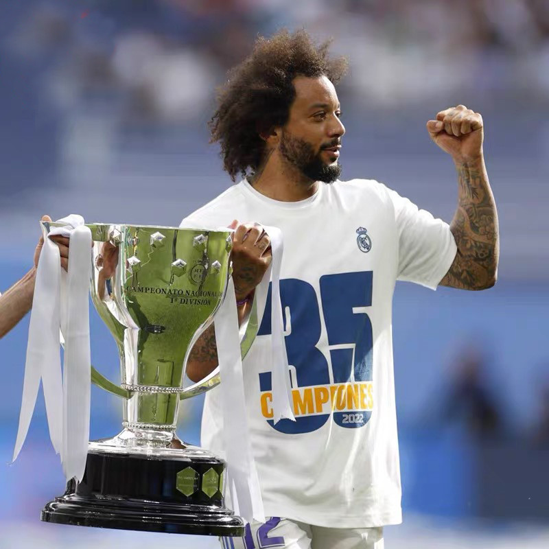 Real Madrid 35 La Liga Champions White Soccer Jersey Replica Mens 2021/22