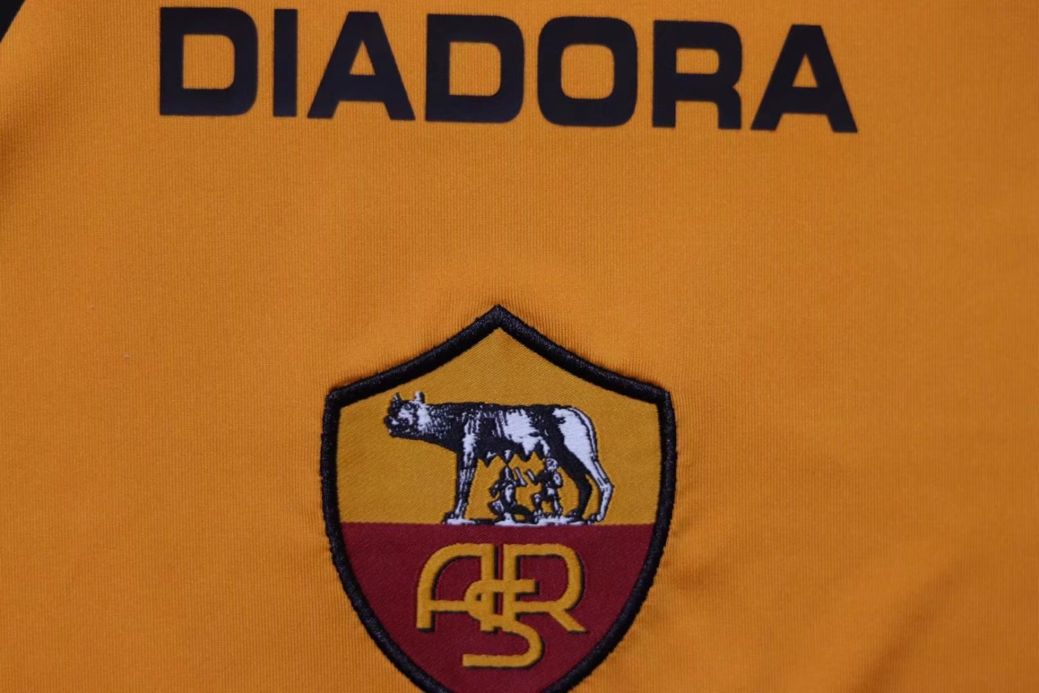 Roma Soccer Jersey Replica Retro Home Mens 2005/2006