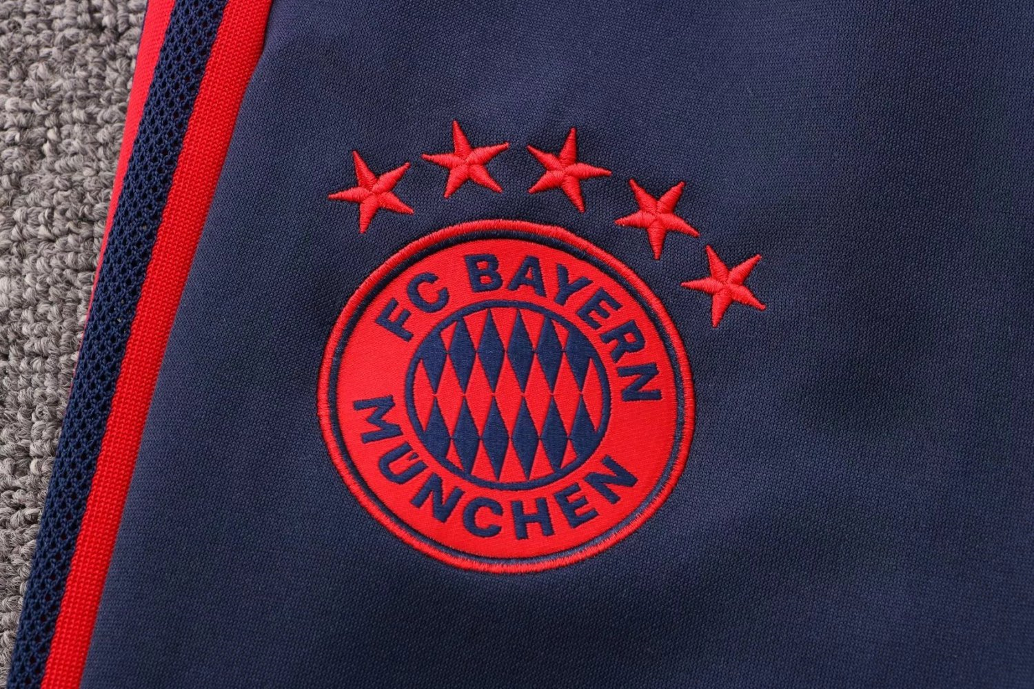 Bayern Munich White Soccer Training Suit Replica Mens 2022/23