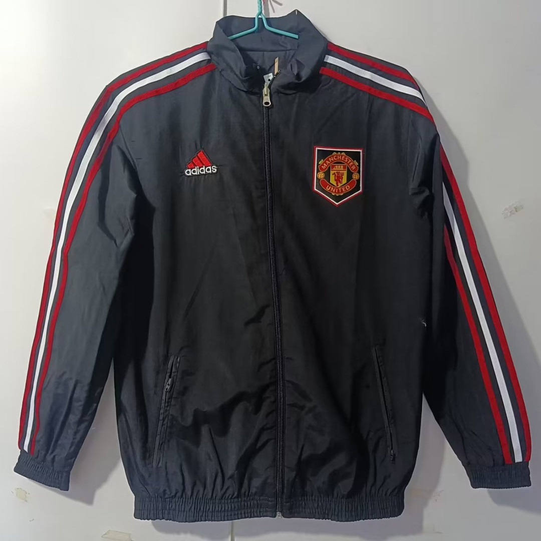 Manchester United Windrunner Soccer Jacket On-Field Team Logo Anthem Reversible Black Full-Zip 2023/24 Men's